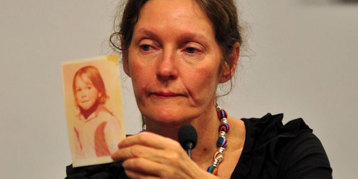Madre de Julian Assange afirma que su hijo está siendo &quot;torturado&quot; - Social Geek